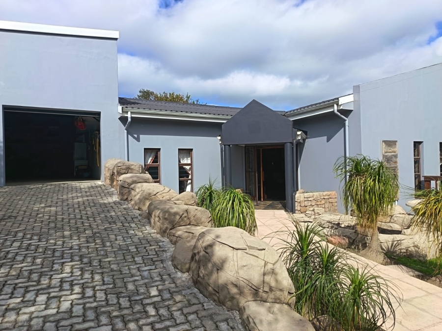 To Let 7 Bedroom Property for Rent in Humansdorp Eastern Cape